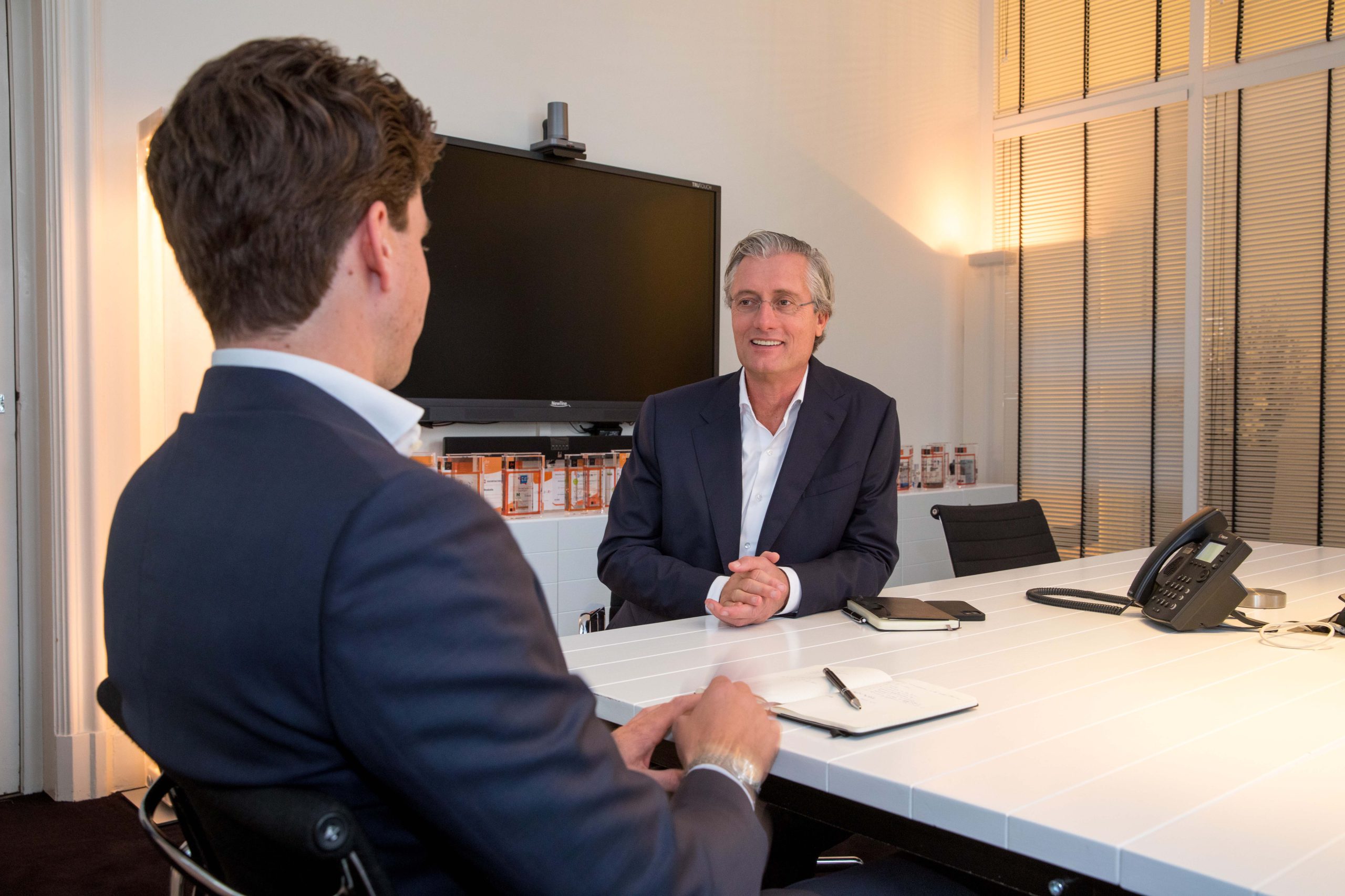 Ronald van Rijn van JBR adviseert klanten bij debt advisory